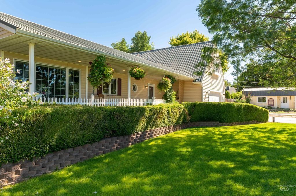 Photo of 2 E 500 S, Jerome, ID 83338 (MLS # 98979645)