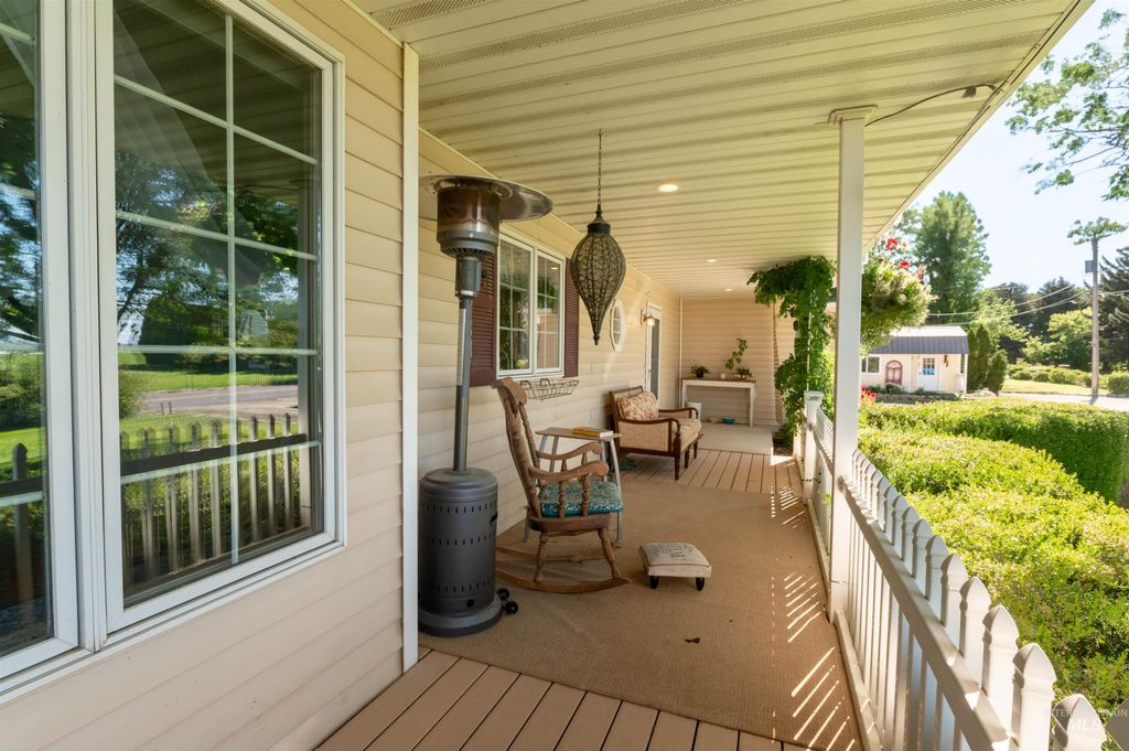 Photo of 2 E 500 S, Jerome, ID 83338 (MLS # 98979645)