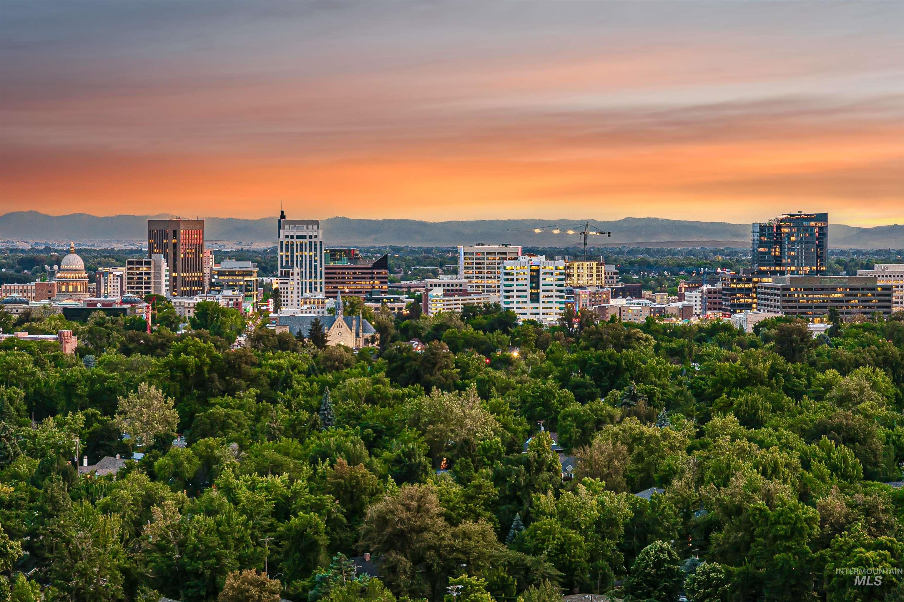 City view with a mountainous background
