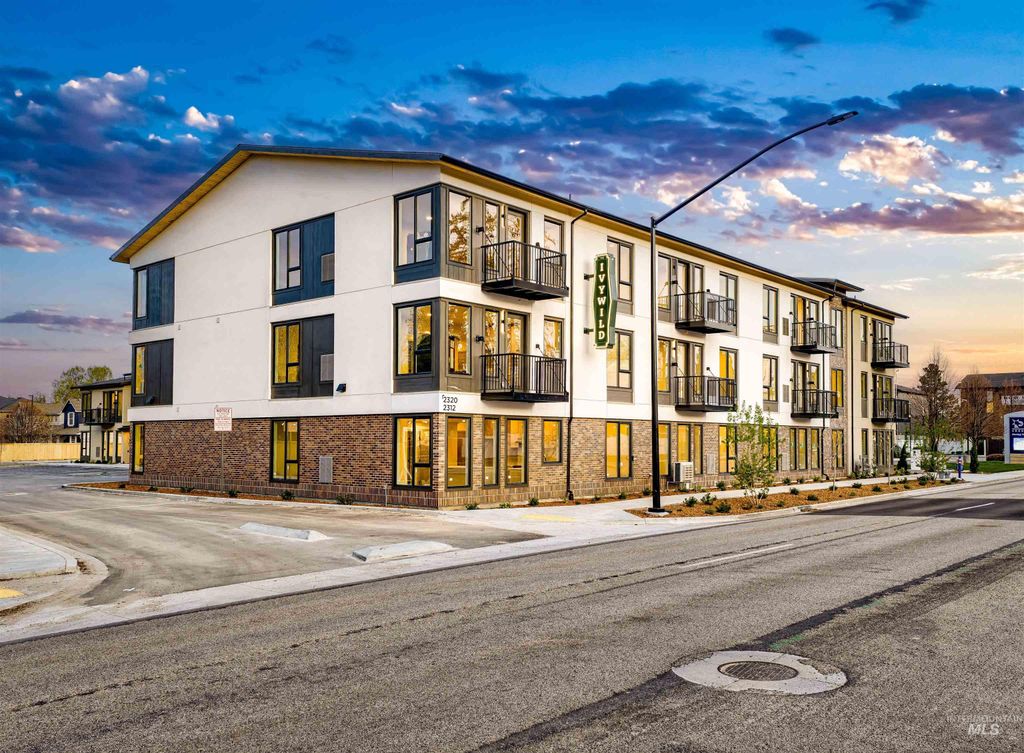 Photo of 2312 S Broadway Ave #a102 Ave, Boise, ID 83706 (MLS # 98981135)