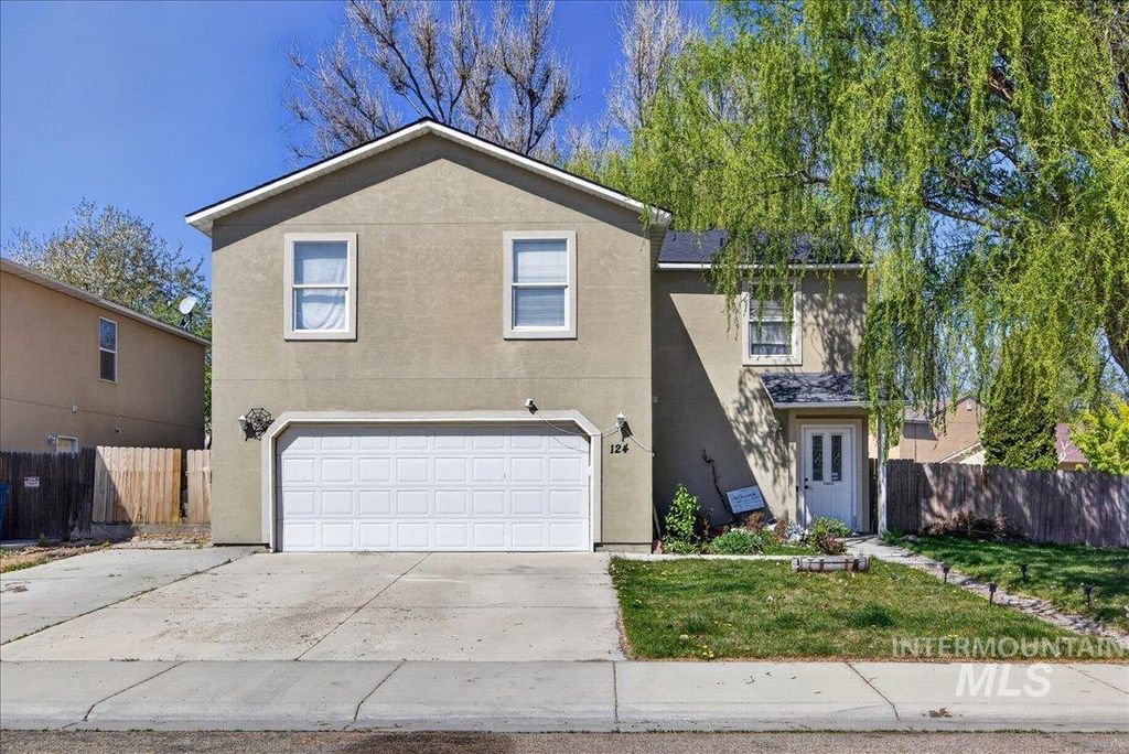 Photo of 124 Parkmont Way, Caldwell, ID 83605 (MLS # 98981782)