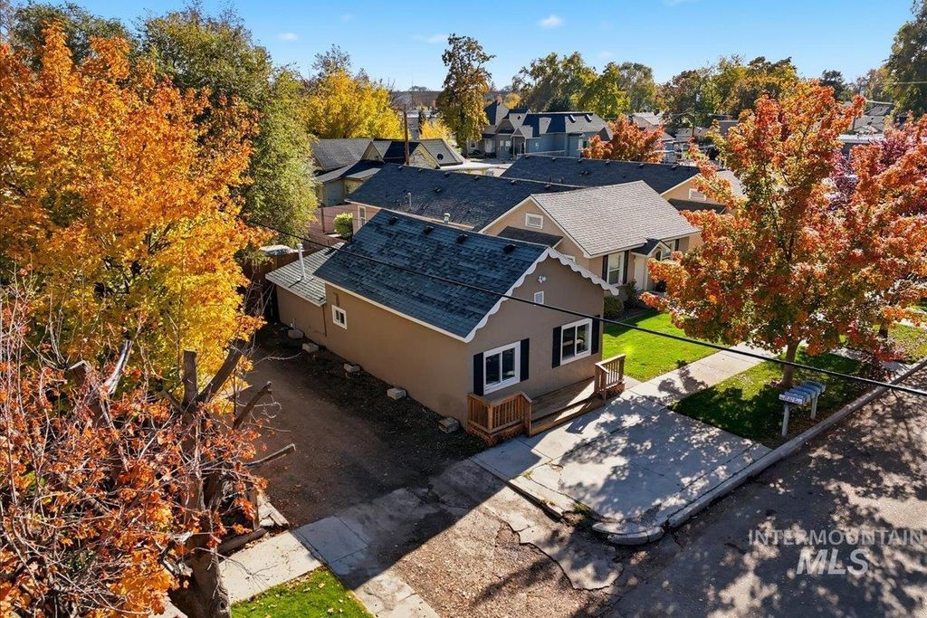 Photo of 512 N Kimball Ave, Caldwell, WY 82605 (MLS # 98966261)