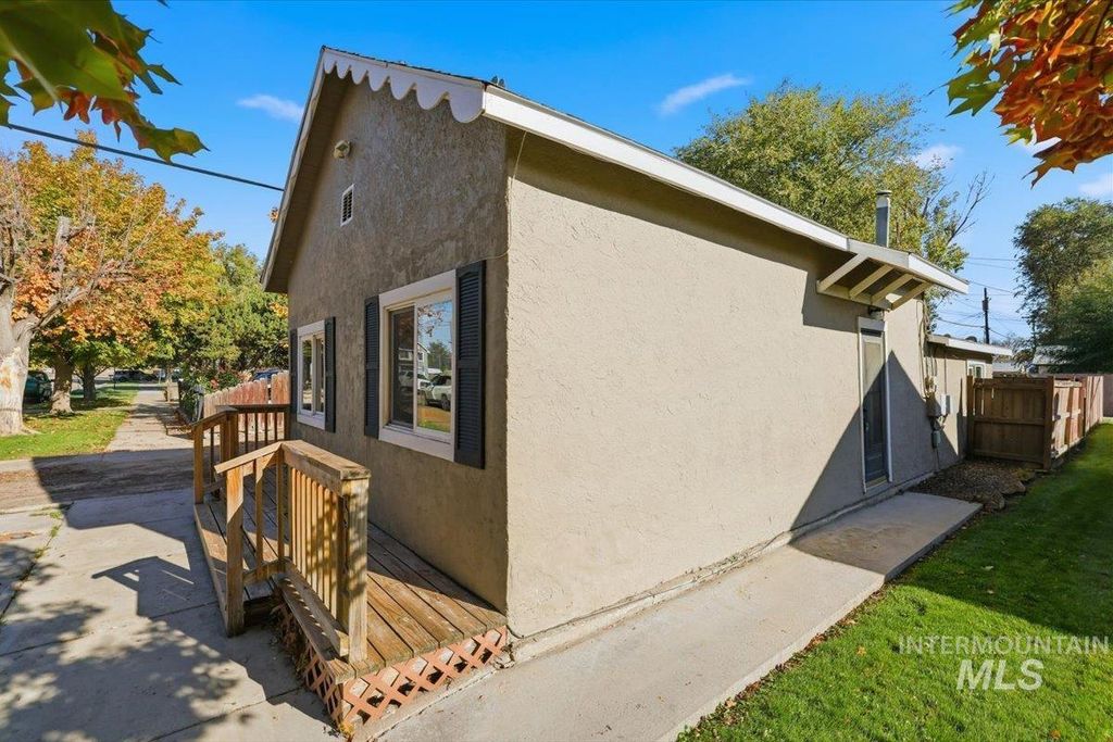 Photo of 512 N Kimball Ave, Caldwell, WY 82605 (MLS # 98966261)