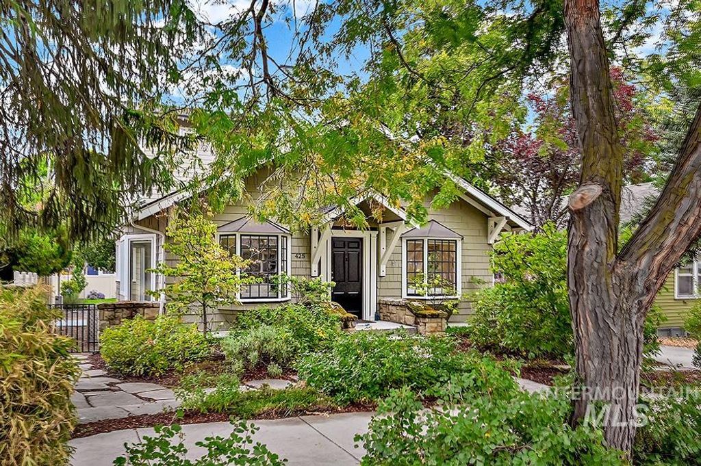 Photo of 425 W Pueblo St, Boise, ID 83702 (MLS # 98963618)