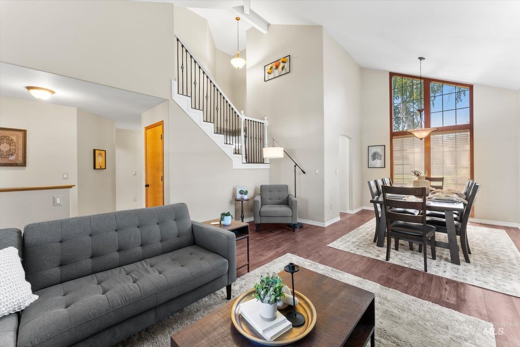 Photo of 5811 W Sterling Ln, Ln, Boise, ID 83703 (MLS # 98977865)