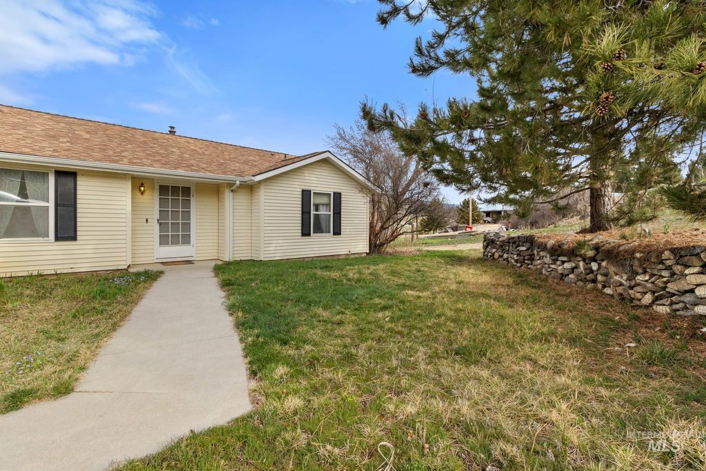 Photo of 376 Rimview Dr, Boise, ID 83716 (MLS # 98978649)