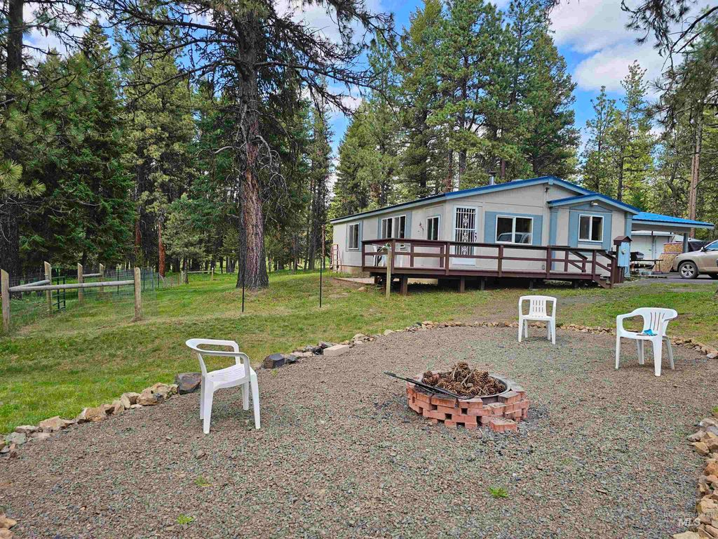 Photo of 43529 Yellow Pine Ave, Winchester, ID 83555 (MLS # 98950900)