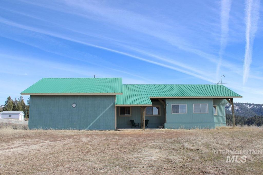 Photo of 107 Skidoo Place, Cascade, ID 83611 (MLS # 98978796)