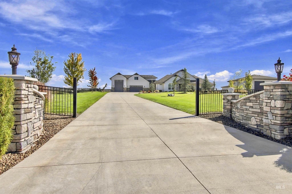 Photo of 25400 Havard Oak Pl, Caldwell, ID 83607 (MLS # 99001242)
