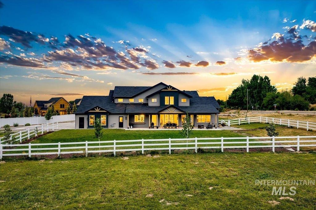 Photo of 738 Blue Meadows Ct, Middleton, ID 83644 (MLS # 98986926)