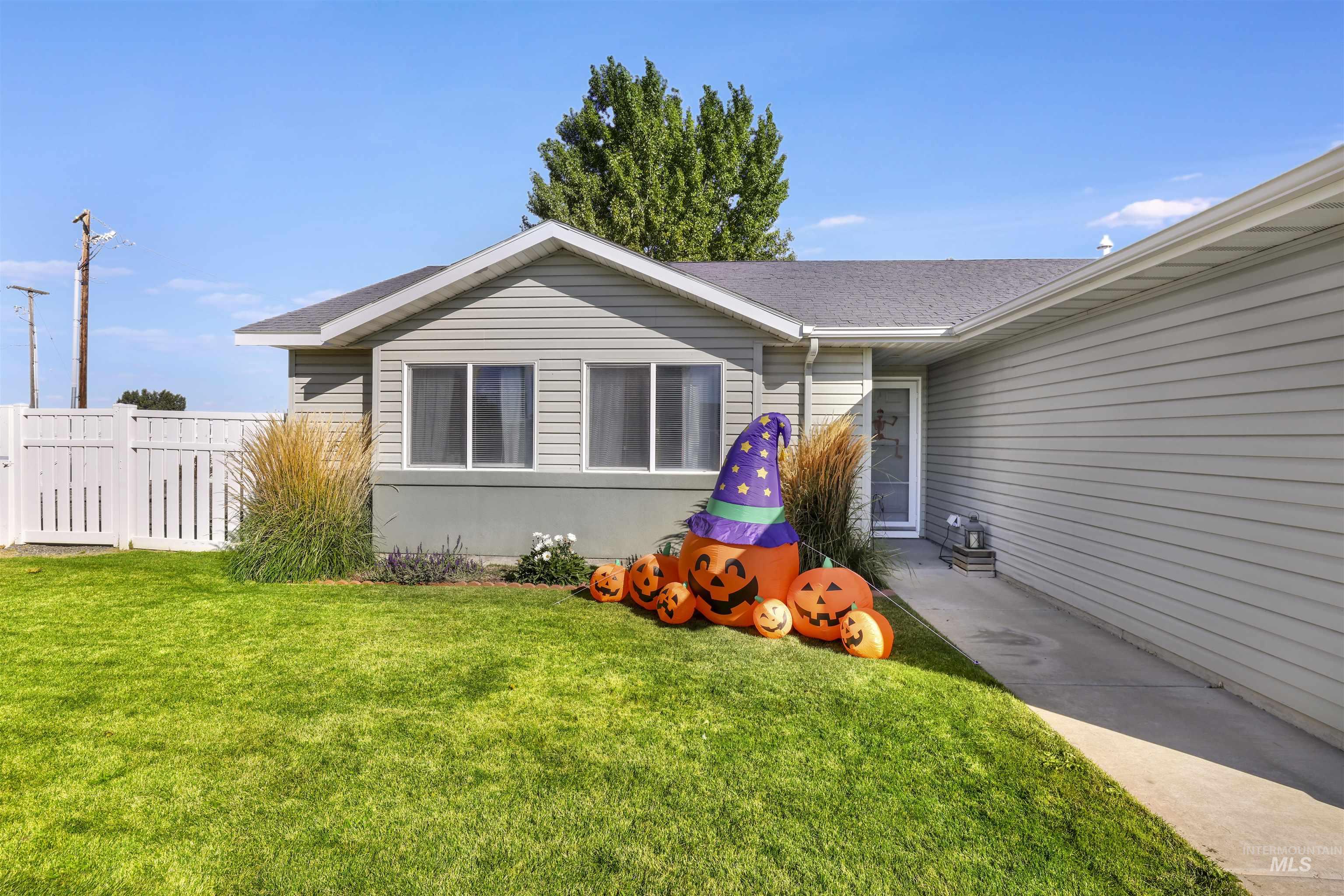 490 Silver Pheasant Ave
