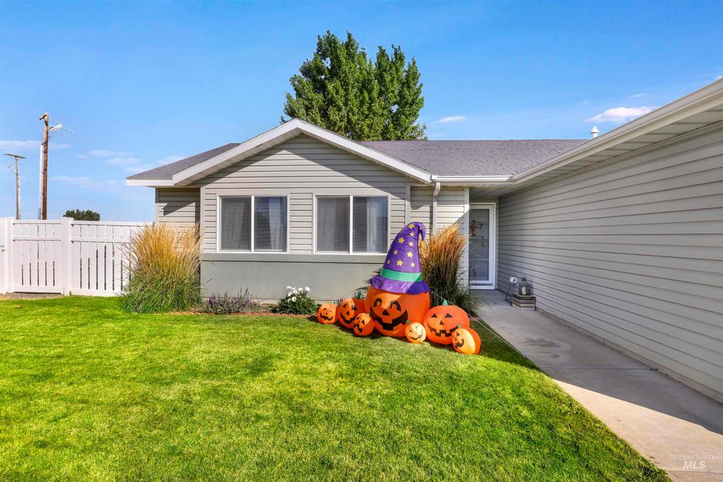 Photo of 490 Silver Pheasant Ave, Twin Falls, ID 83301 (MLS # 98965405)