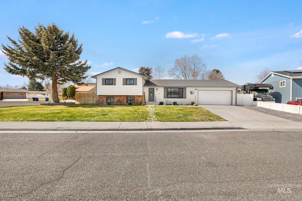 Photo of 1149 Blake Street N St, Twin Falls, ID 83301 (MLS # 98978246)