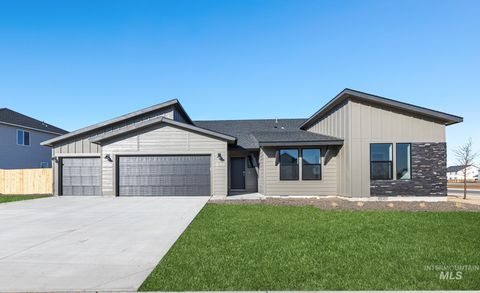 Photo of 839 NE Trailridge St, Mountain Home, ID 83647 (MLS # 98978037)