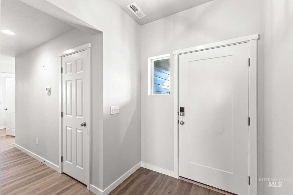 Photo of 839 NE Trailridge St, Mountain Home, ID 83647 (MLS # 98978037)