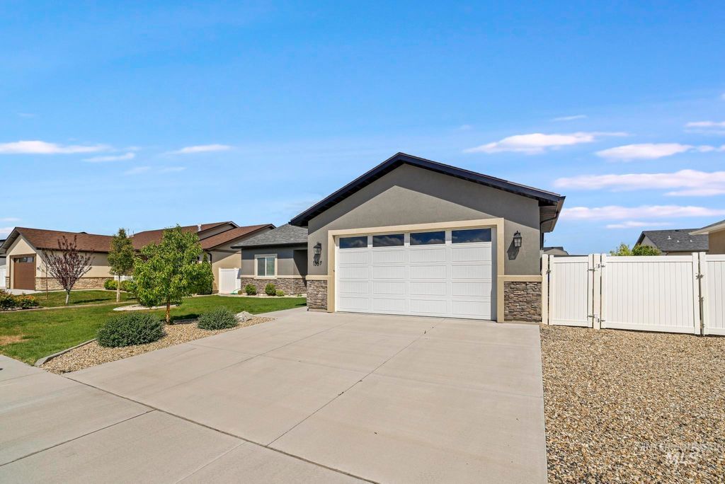 Photo of 1367 Shelbi St, Twin Falls, ID 83301 (MLS # 98984487)
