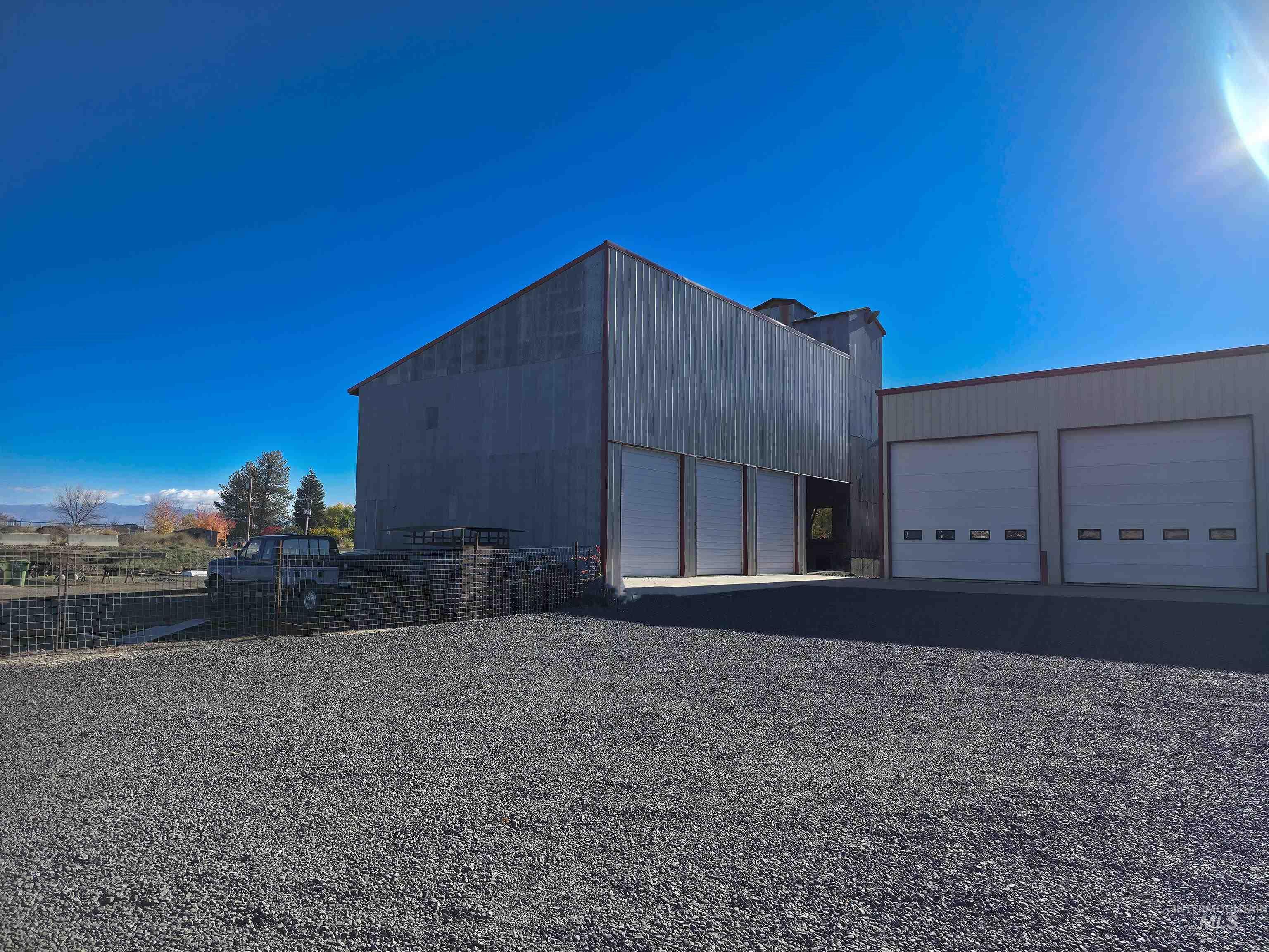 10 S Commercial St