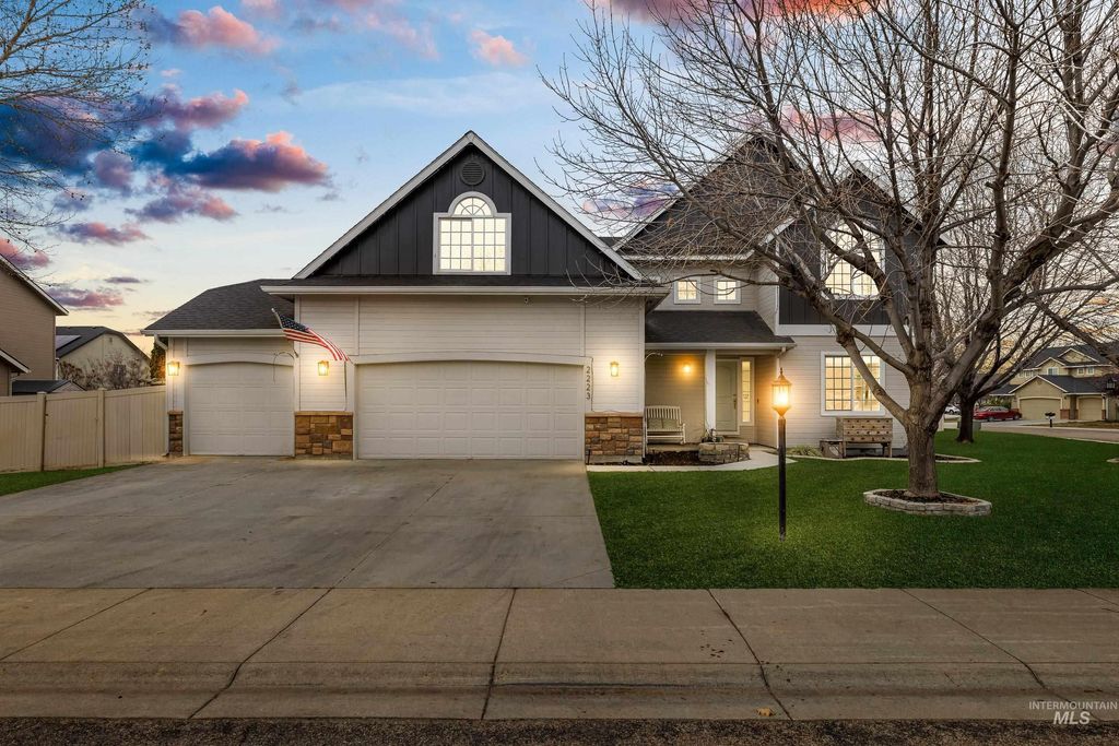 Photo of 2223 N Maroon Ave, Kuna, ID 83634 (MLS # 98978082)