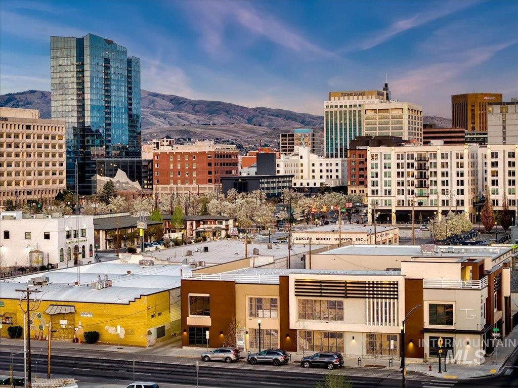 Photo of 1424 W Front St #205, Boise, ID 83702 (MLS # 98981354)