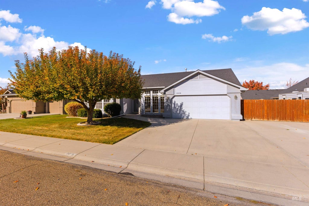 Photo of 1916 W Roberts Ave, Nampa, ID 83651 (MLS # 99005096)