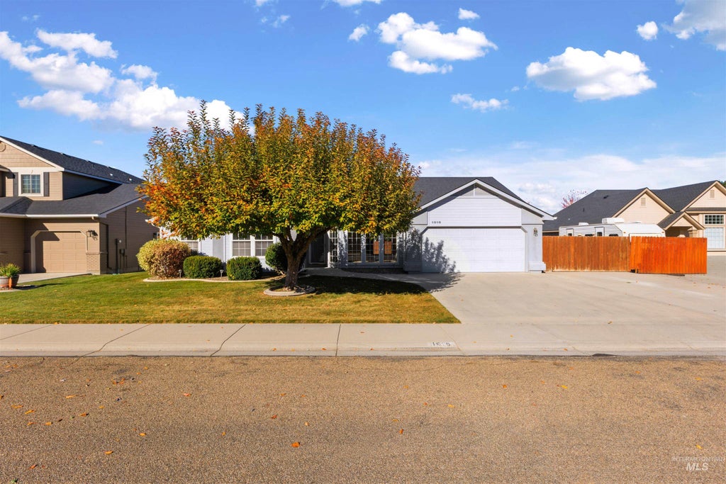 Photo of 1916 W Roberts Ave, Nampa, ID 83651 (MLS # 99005096)