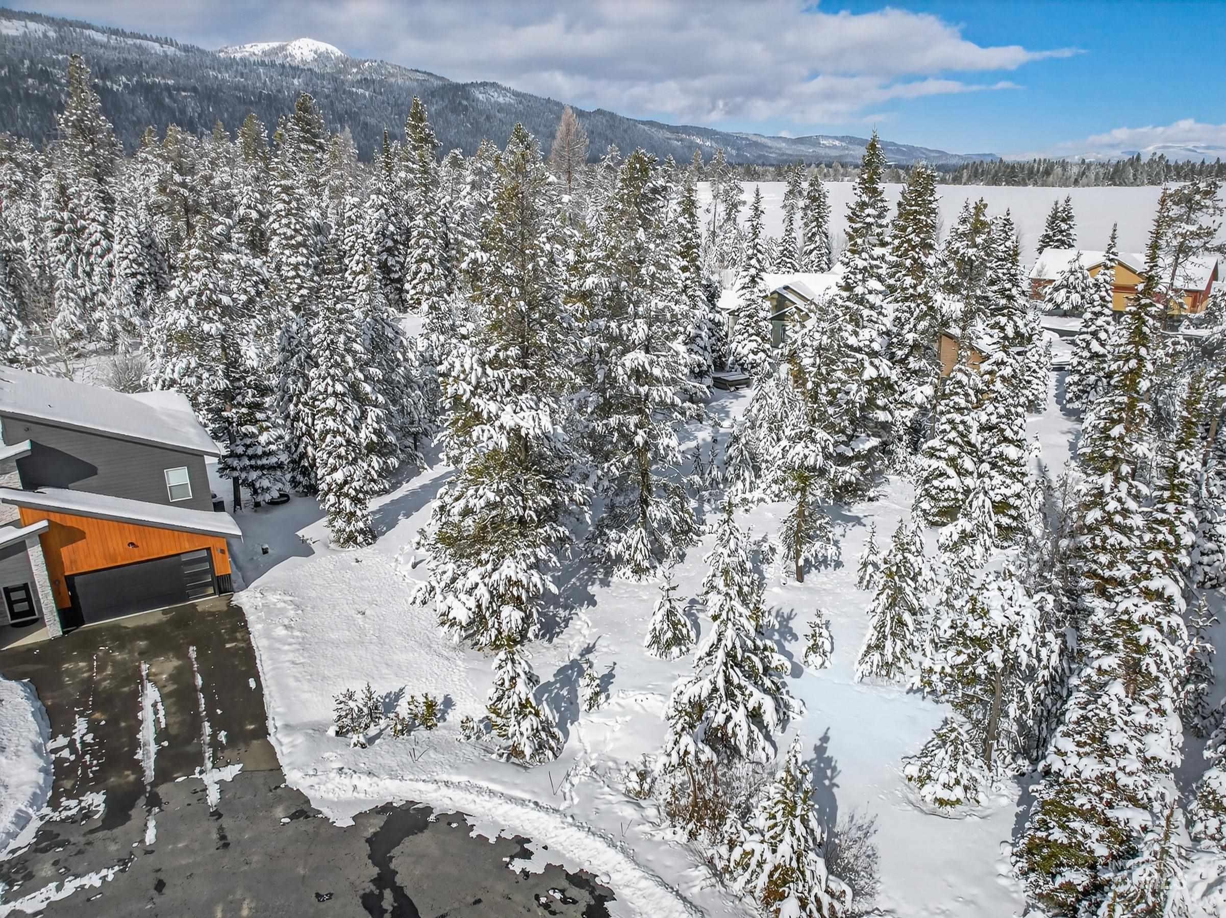 Snowy aerial view featuring a mountain view