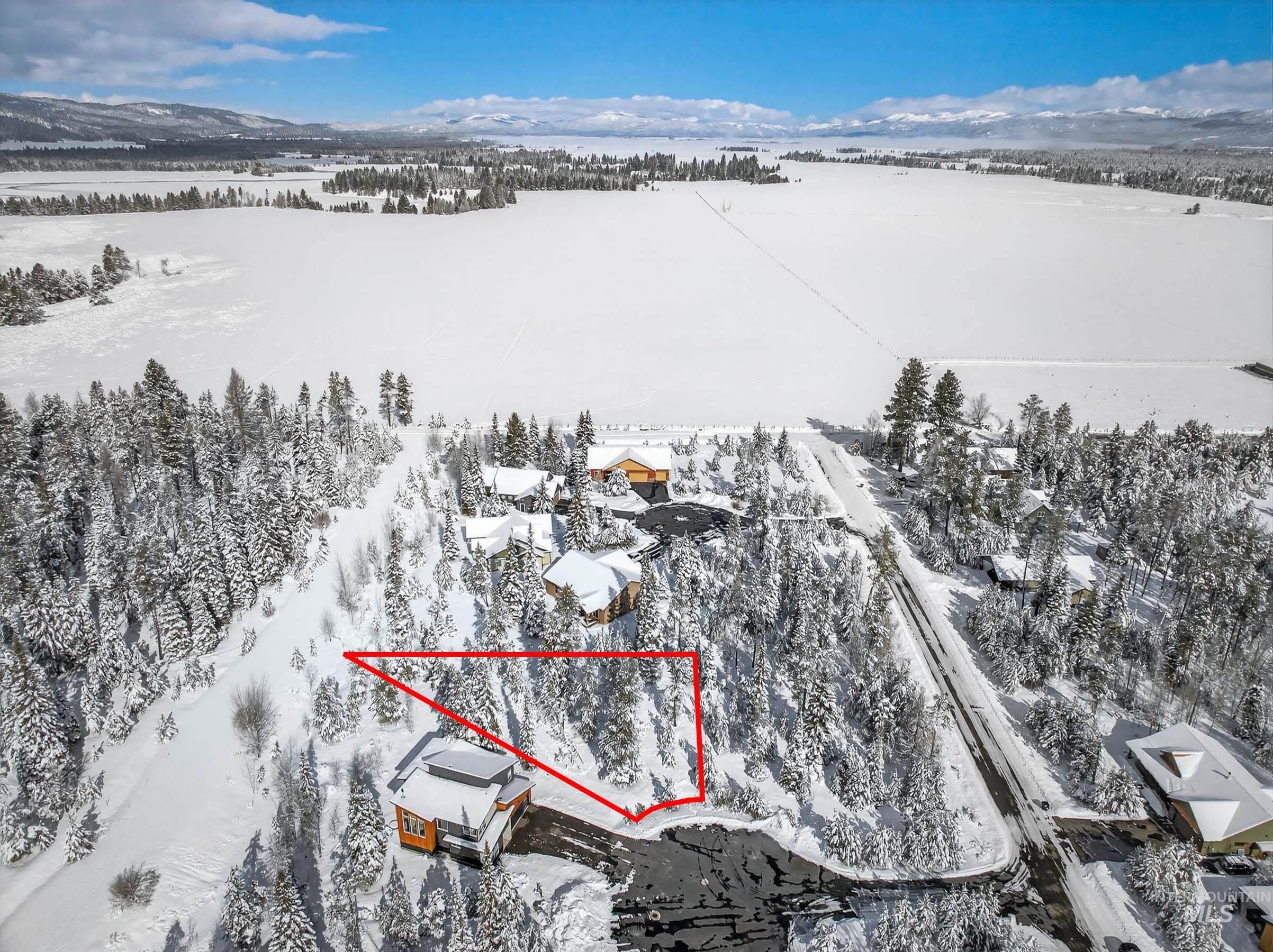 Snowy aerial view with a mountain view