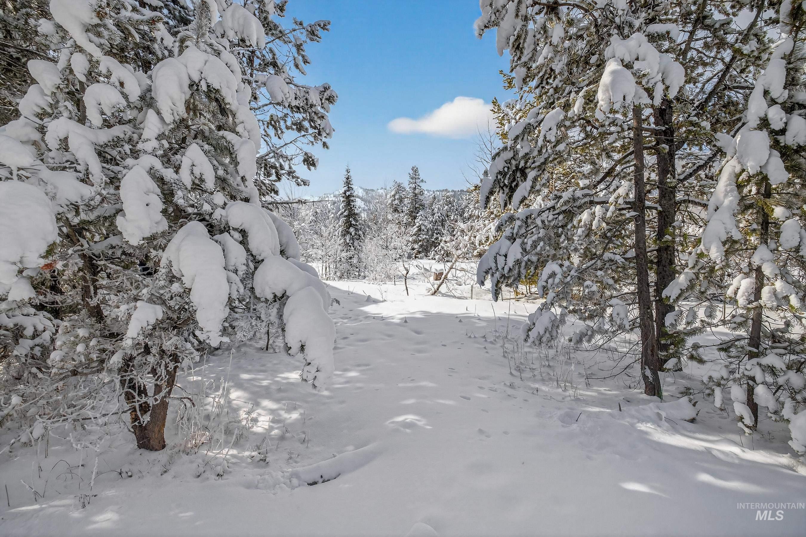 View of home's community