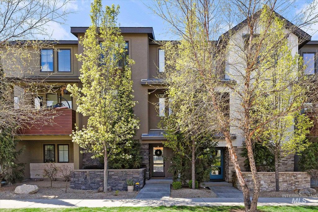 Photo of 3693 E Parkcenter Blvd, Boise, ID 83716 (MLS # 98981159)