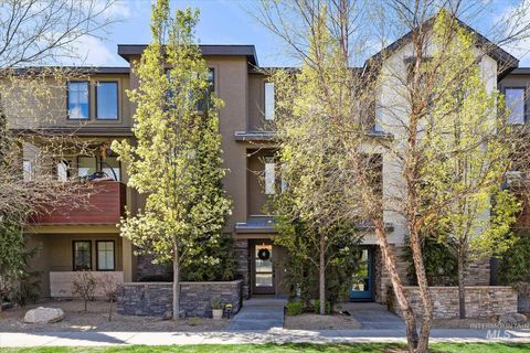 Photo of 3693 E Parkcenter Blvd, Boise, ID 83716 (MLS # 98981159)