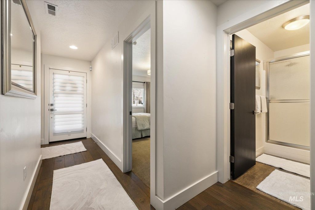 Photo of 3693 E Parkcenter Blvd, Boise, ID 83716 (MLS # 98981159)