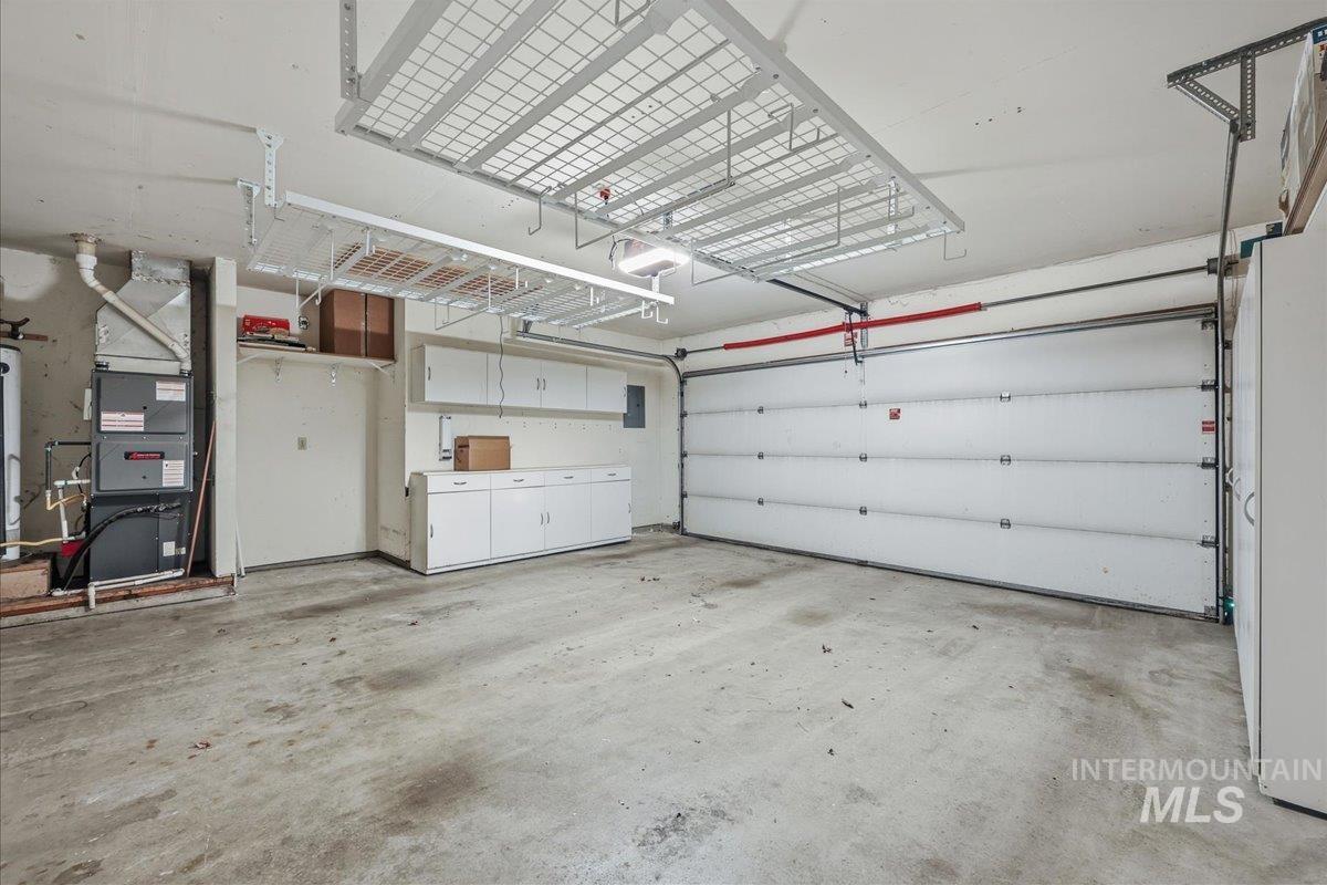 Garage with heating unit