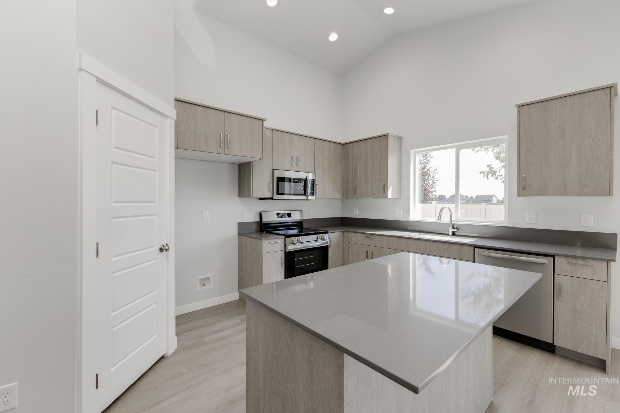 8334 E Cool River Lp