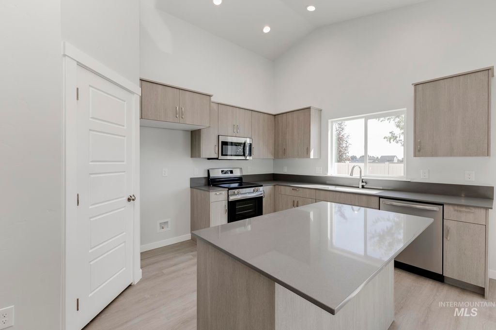 Photo of 8334 E Cool River Lp, Nampa, ID 83687 (MLS # 98989361)