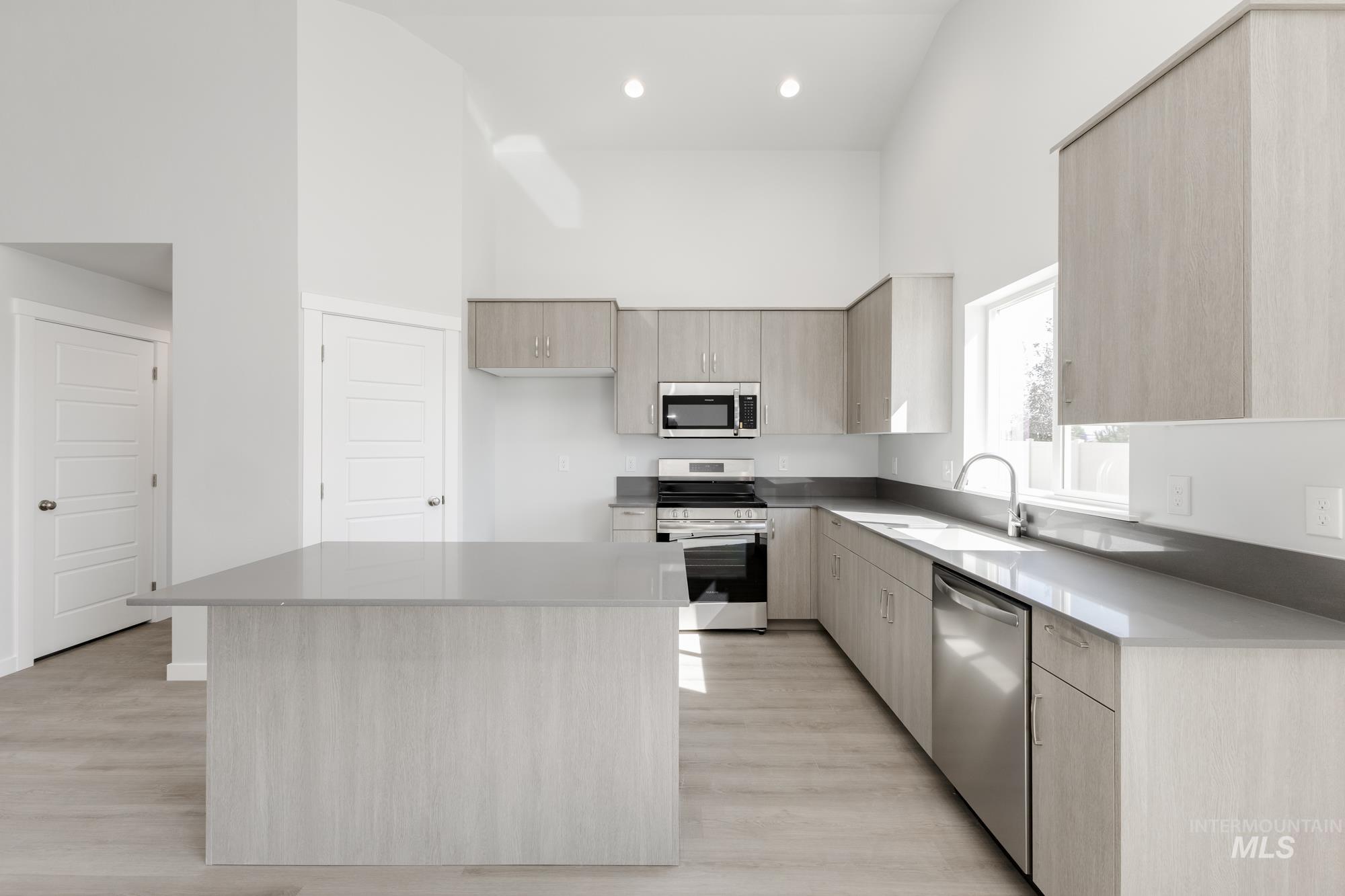 8334 E Cool River Lp