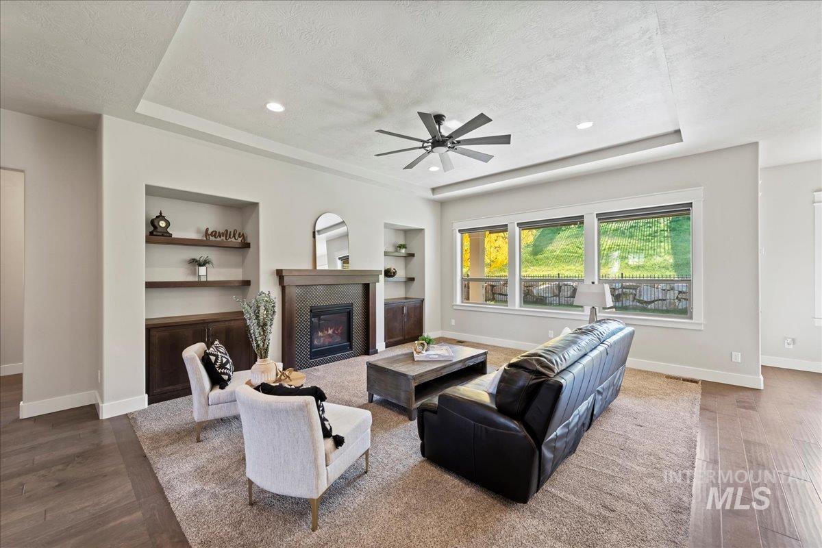 713 E Reflect Ridge