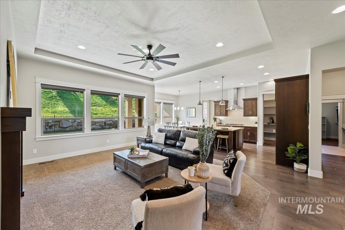 713 E Reflect Ridge