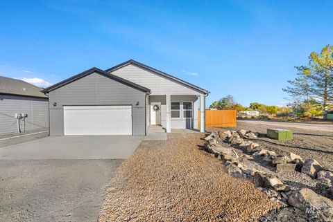 Photo of 1800 Poplar Ave, Buhl, ID 83316 (MLS # 98978549)