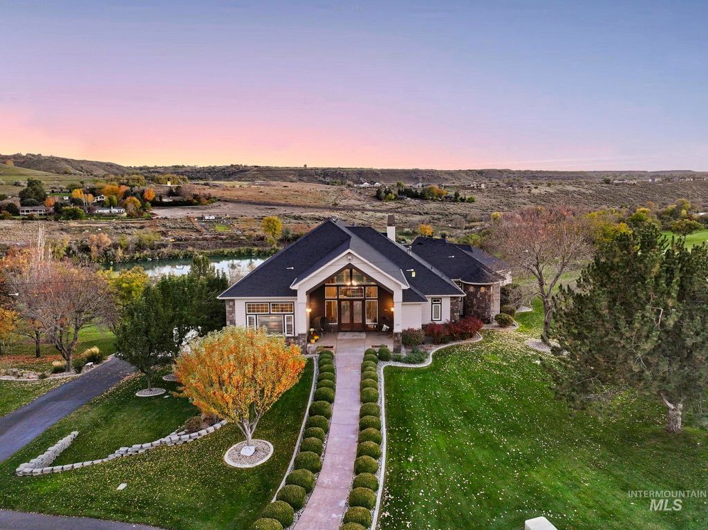 Photo of 203 Clear Lake Ln, Buhl, ID 83316 (MLS # 98966001)