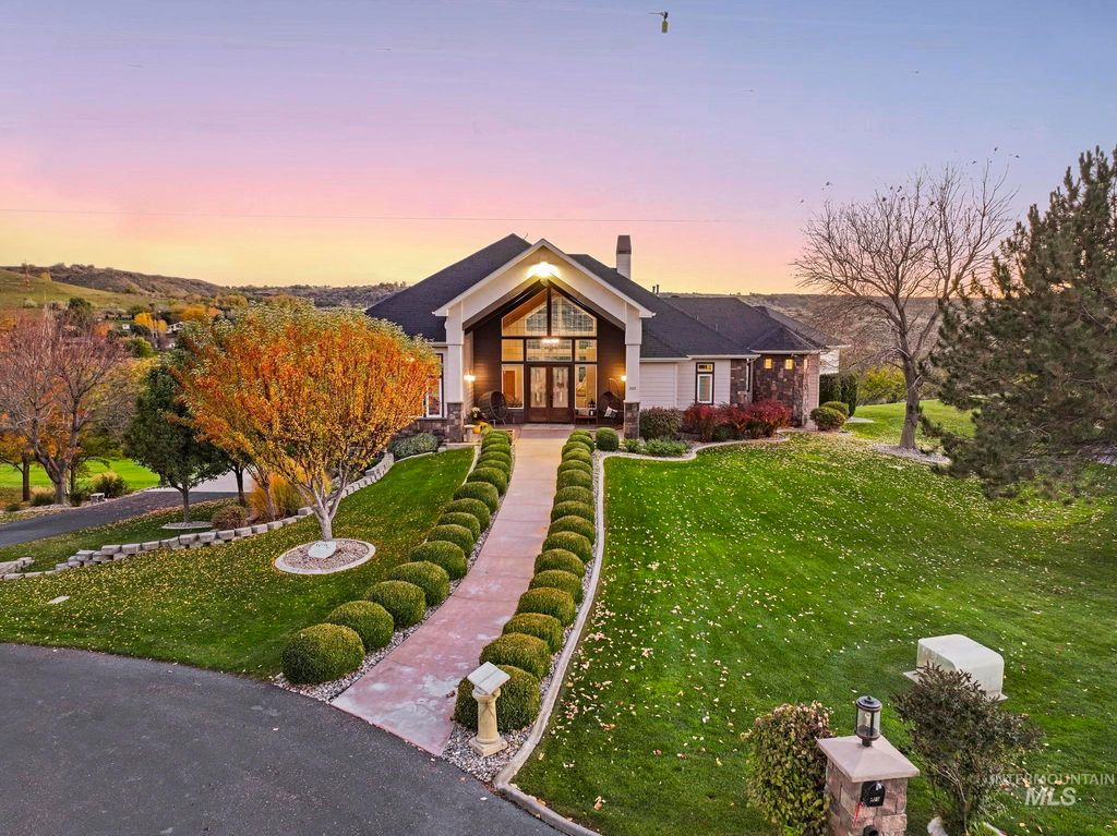 Photo of 203 Clear Lake Ln, Buhl, ID 83316 (MLS # 98966001)