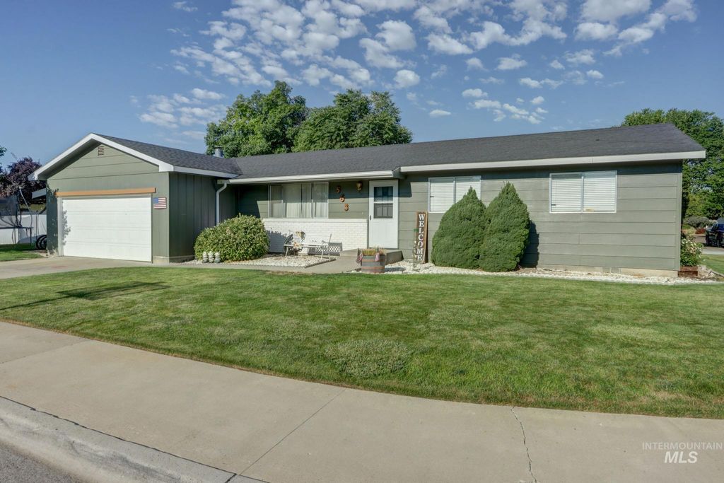 Photo of 563 NW 18th St, Ontario, OR 97914 (MLS # 98979006)