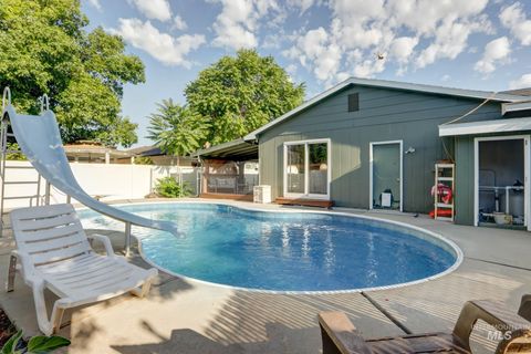 Photo of 563 NW 18th St, Ontario, OR 97914 (MLS # 98979006)