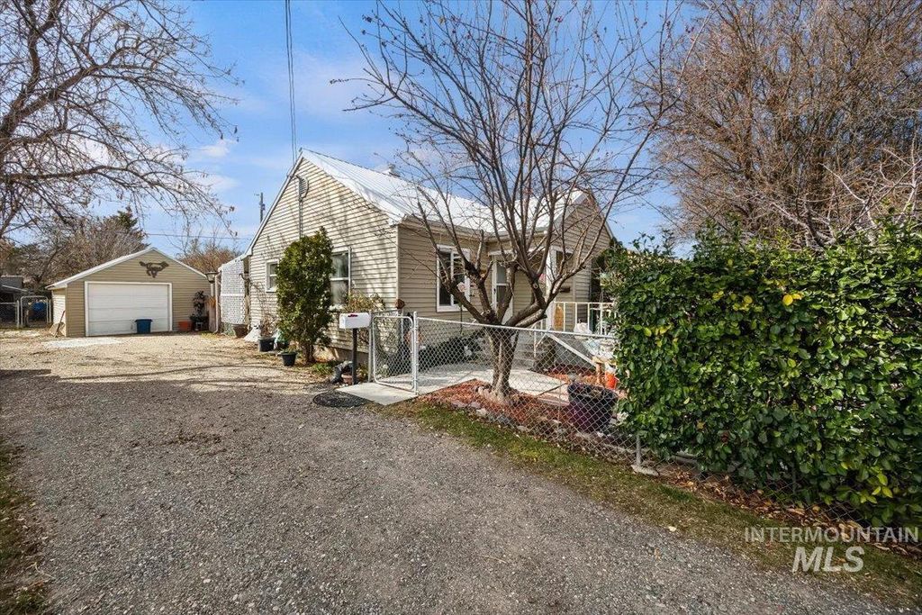 Photo of 403 Filer Ave W Ave, Twin Falls, ID 83301 (MLS # 98978639)