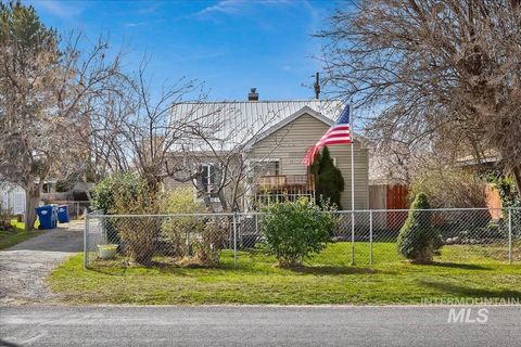Photo of 403 Filer Ave W Ave, Twin Falls, ID 83301 (MLS # 98978639)