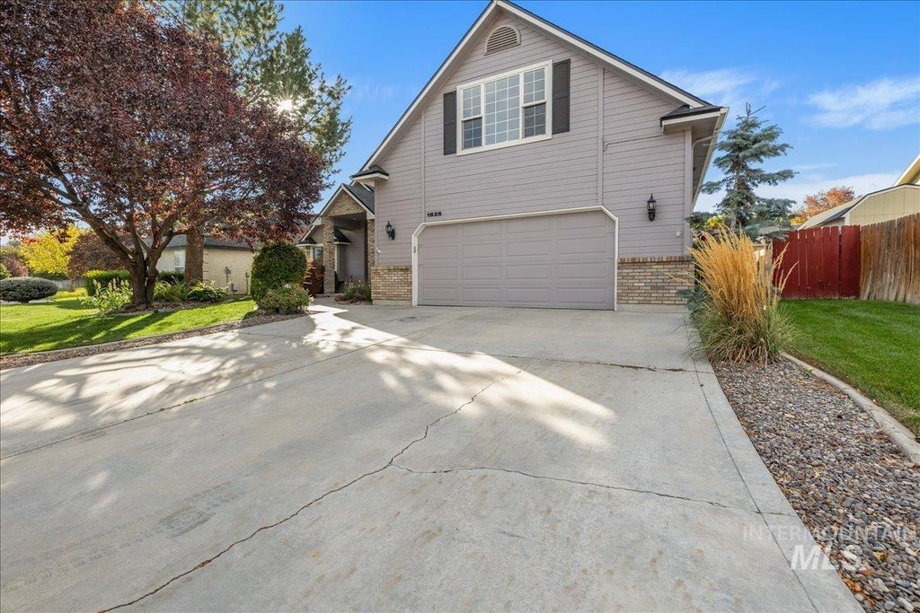 Photo of 1825 W Blossom Ave, Nampa, ID 83651 (MLS # 99003867)