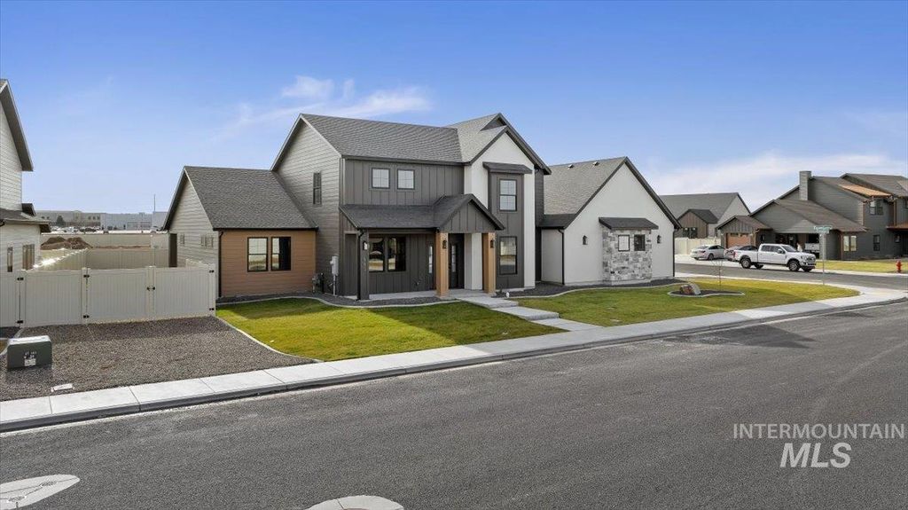 Photo of 663 Cnayon Crest Drive W, Twin Falls, ID 83301 (MLS # 98973989)