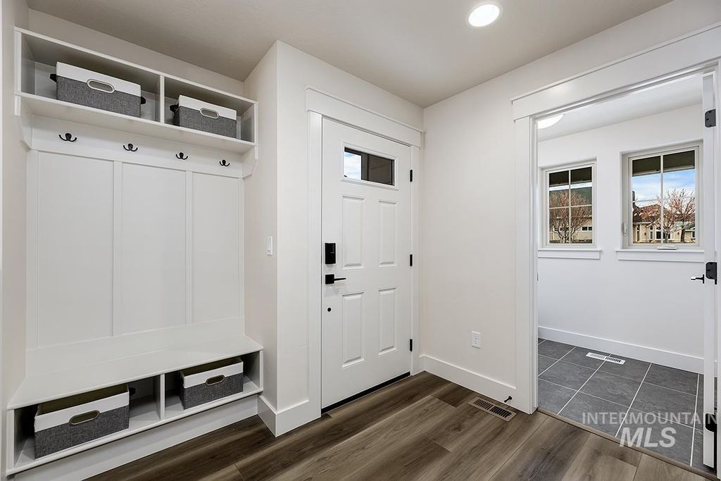 Photo of 7015 S Skybreak Lane, Meridian, ID 83642 (MLS # 98976925)