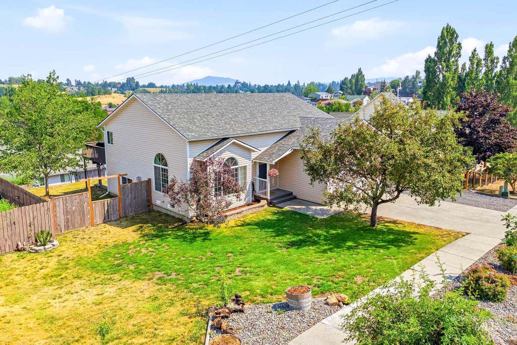 Photo of 1350 Franklin Road, Moscow, ID 83843 (MLS # 98996315)