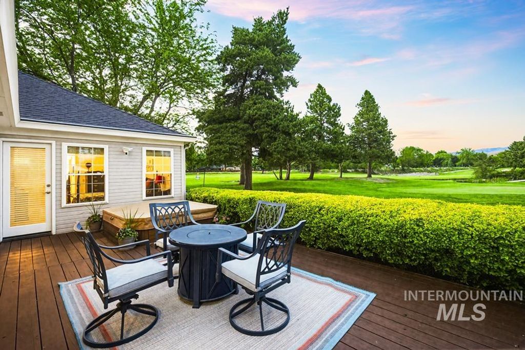 Photo of 792 N Nicklaus Ln, Eagle, ID 83616 (MLS # 98986322)