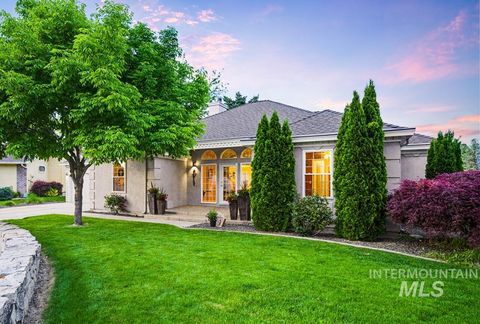 Photo of 792 N Nicklaus Ln, Eagle, ID 83616 (MLS # 98986322)